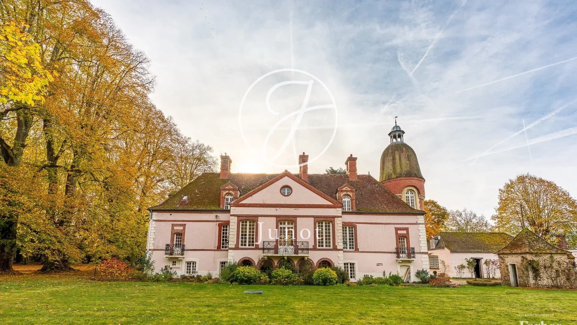 Elegant 18th Century Château with Pool and Tennis Court 2