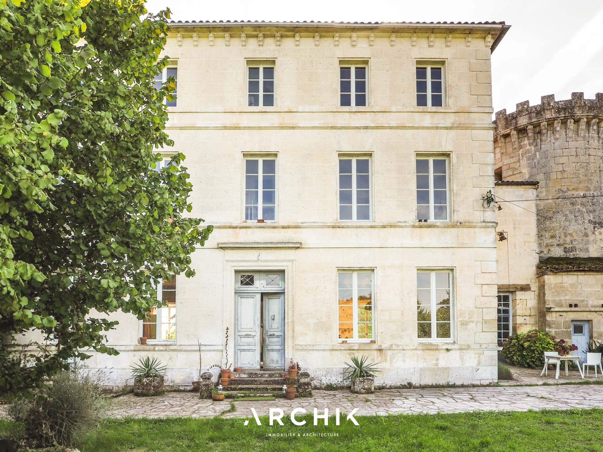 Château with Medieval Towers and Expansive Grounds 2