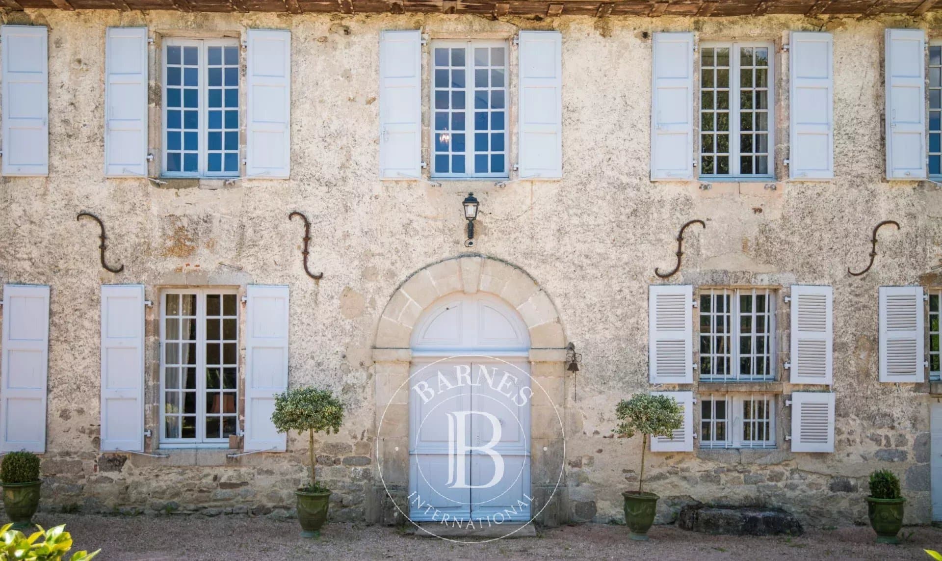 Elegant 18th Century Castle With Landscaped Grounds 2