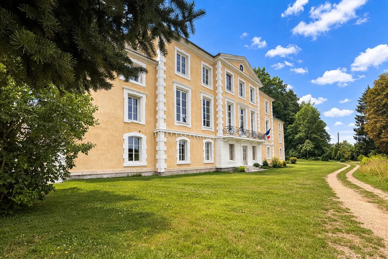 Exceptional 18th Century Château with Renovation Potential