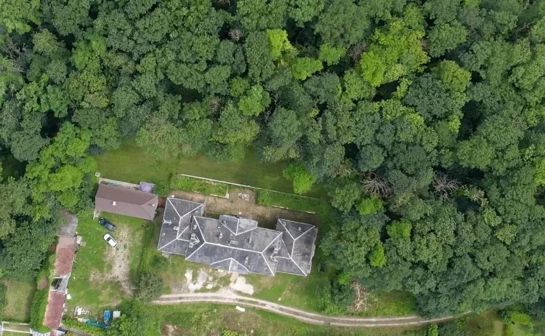 Exceptional 18th Century Château with Renovation Potential 4