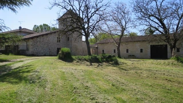 Château With Vineyard And Extensive Cellars 2