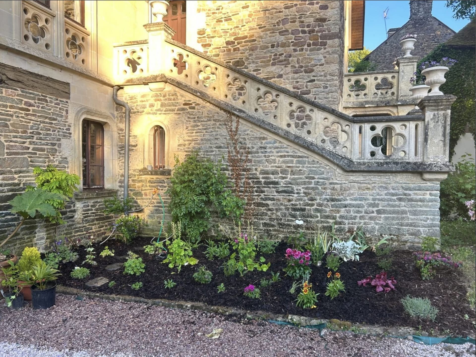 19th Century Neo-Gothic Castle With Suites And Landscaped Park 3