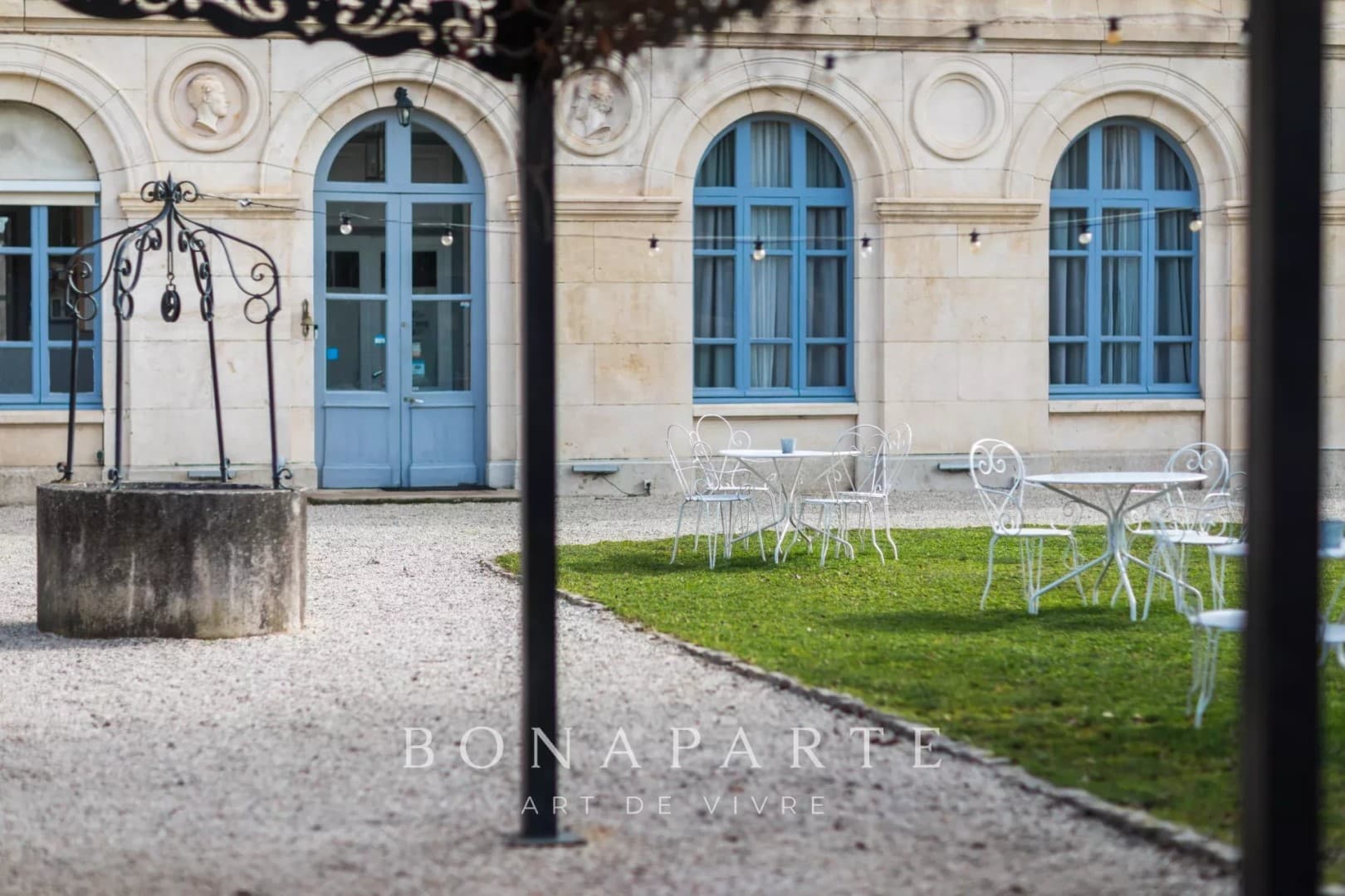 Historic Château with 15 Bedrooms and 13 Hectares of Parkland 5