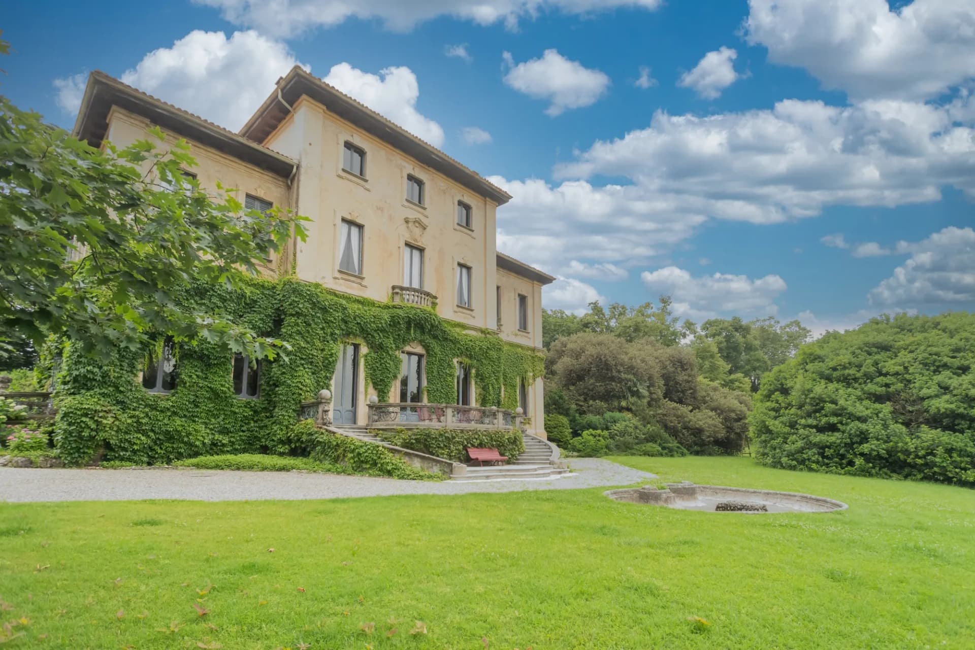 Prestigious 16th Century Villa With English-style Garden 3