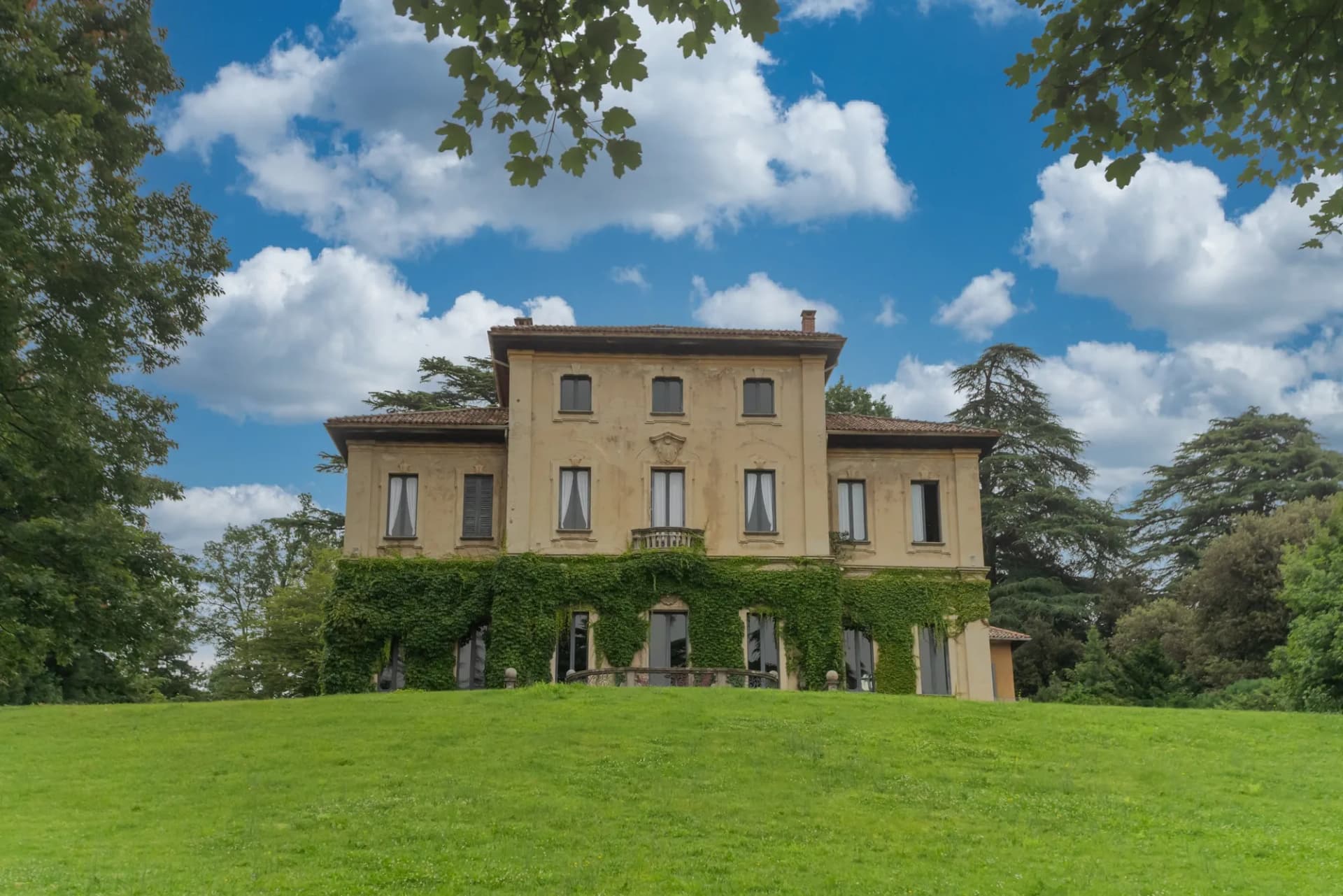 Prestigious 16th Century Villa With English-style Garden 4