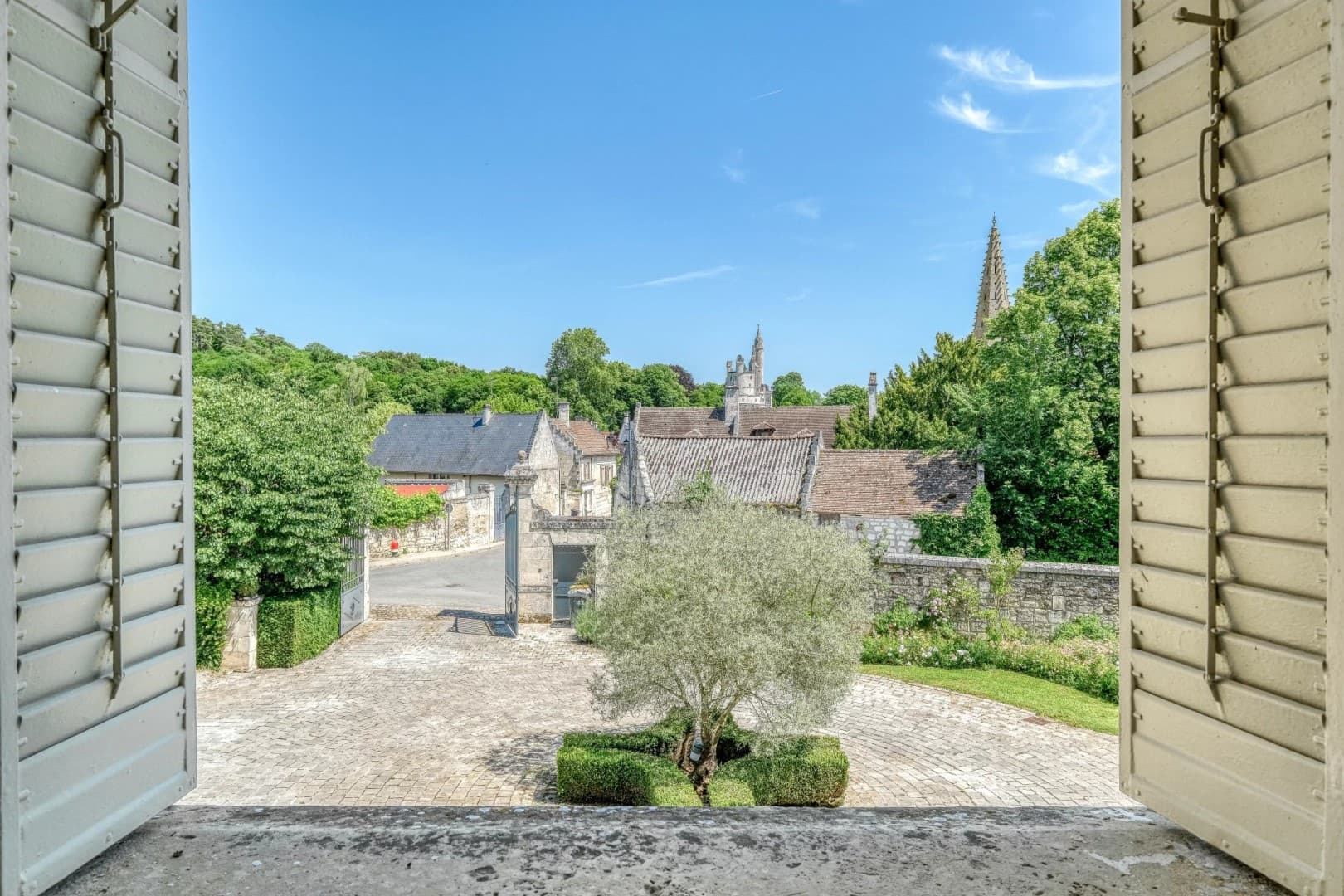 Elegant 19th Century Château with Indoor Pool and Expansive Grounds 4