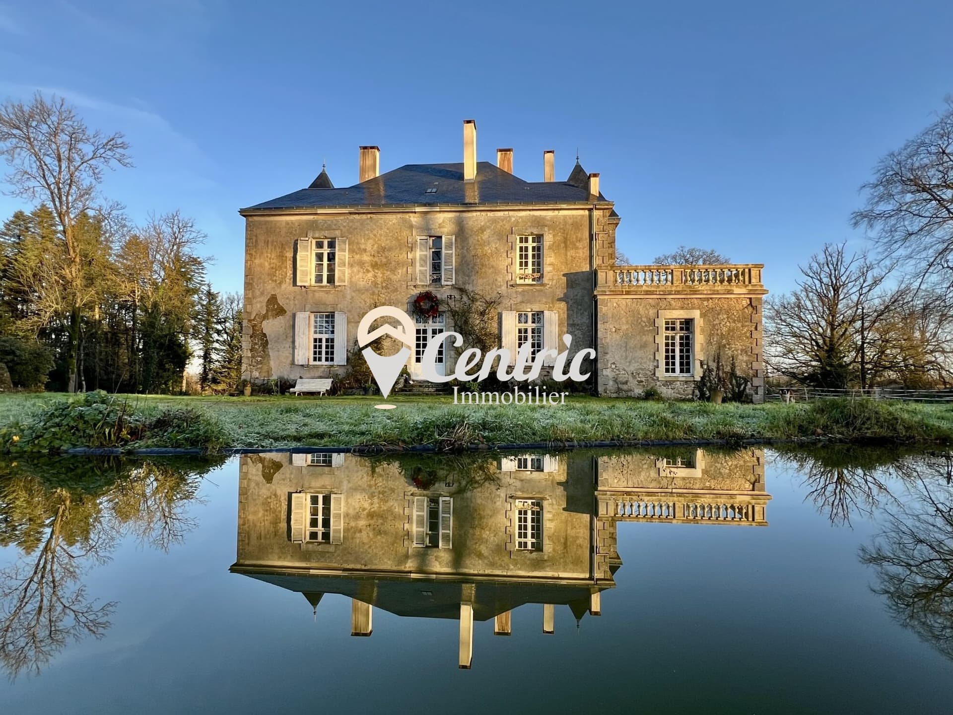 Elegant 19th Century Château With 6 Hectare Park And Horse Stalls