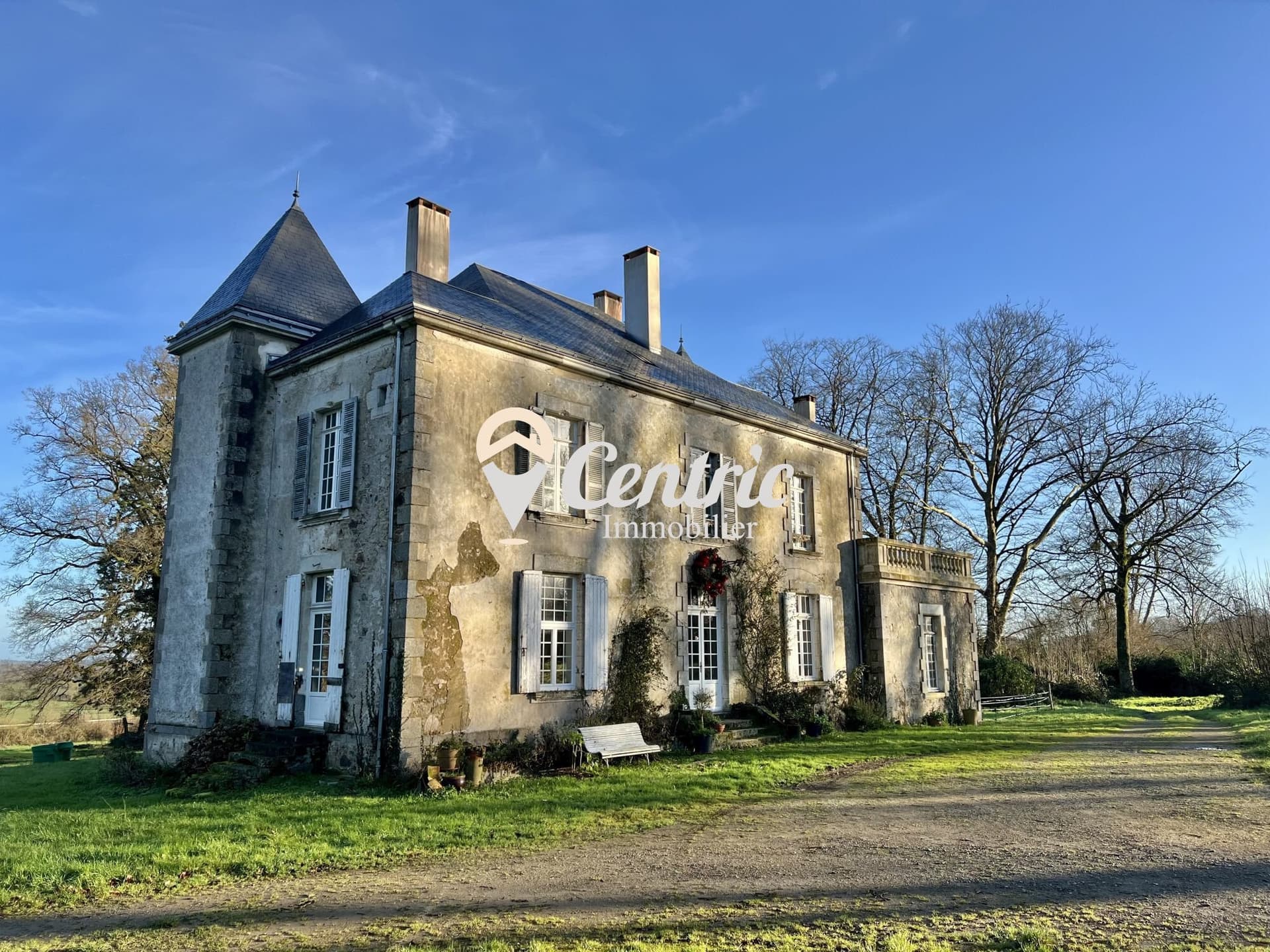 Elegant 19th Century Château With 6 Hectare Park And Horse Stalls 2