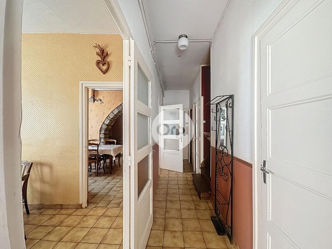 Charming Castle with 3 Bedrooms and Cellar 5