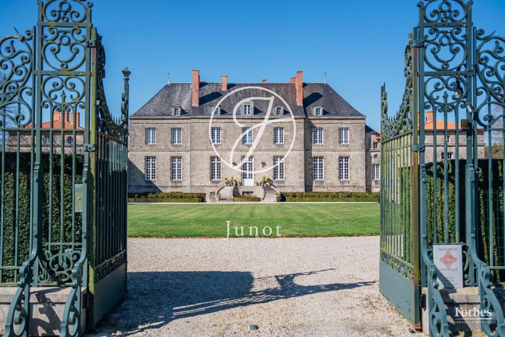 Historic 18th Century Château With Extensive Grounds And Unique Features 2