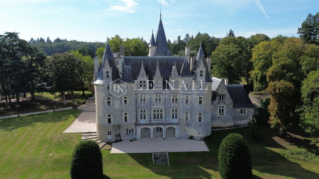 Magnificent Château With Extensive Grounds And Modern Amenities 2