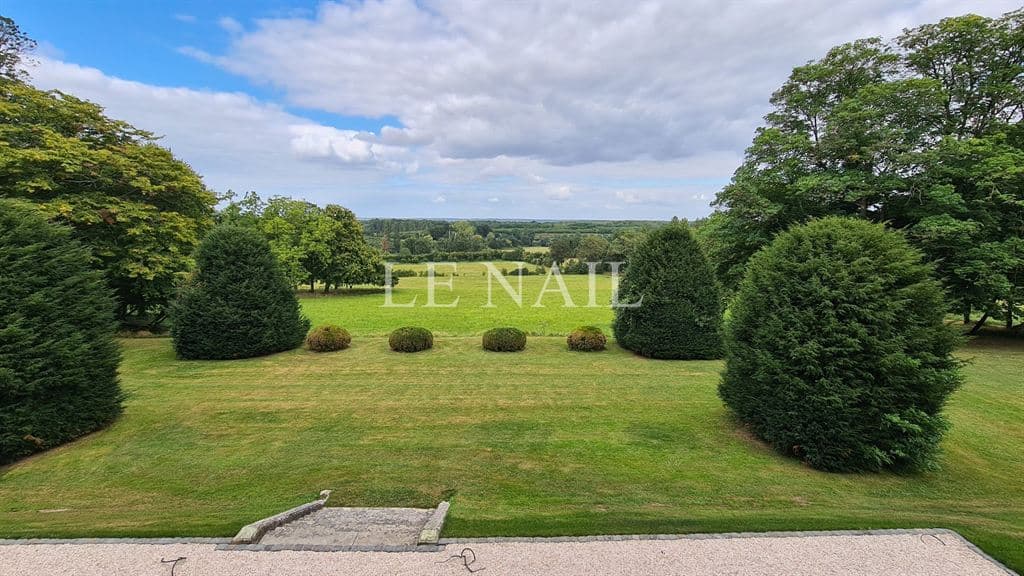 Magnificent Château With Extensive Grounds And Modern Amenities 5