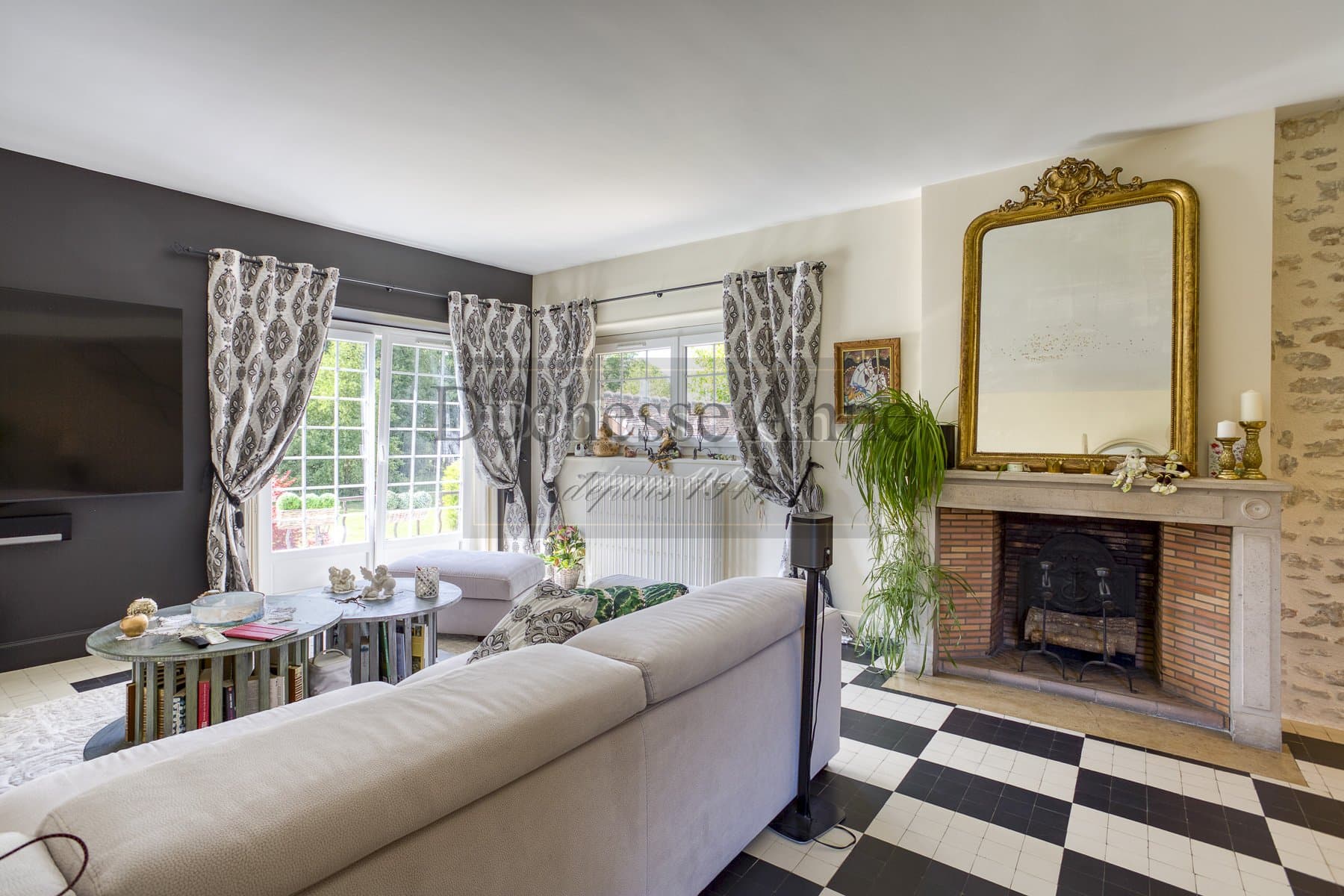 Beautifully Restored Property With Swimming Pool And Barn 5