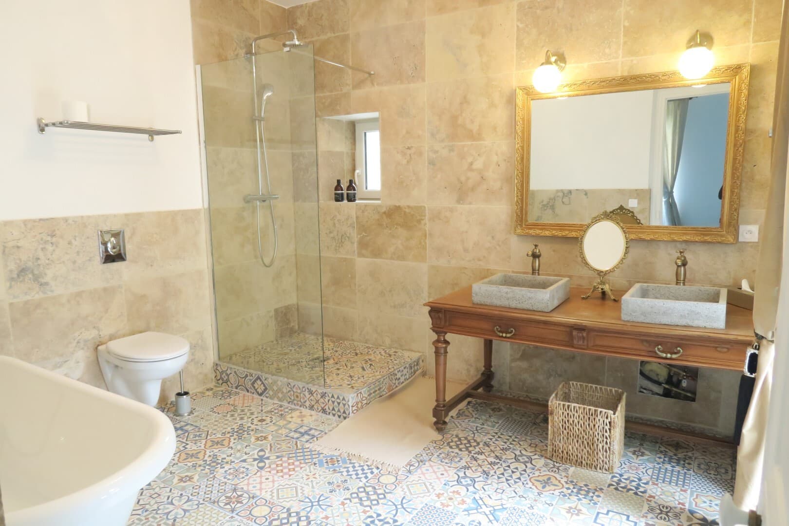 Spacious Castle With 15 Bedrooms And Swimming Pool 5