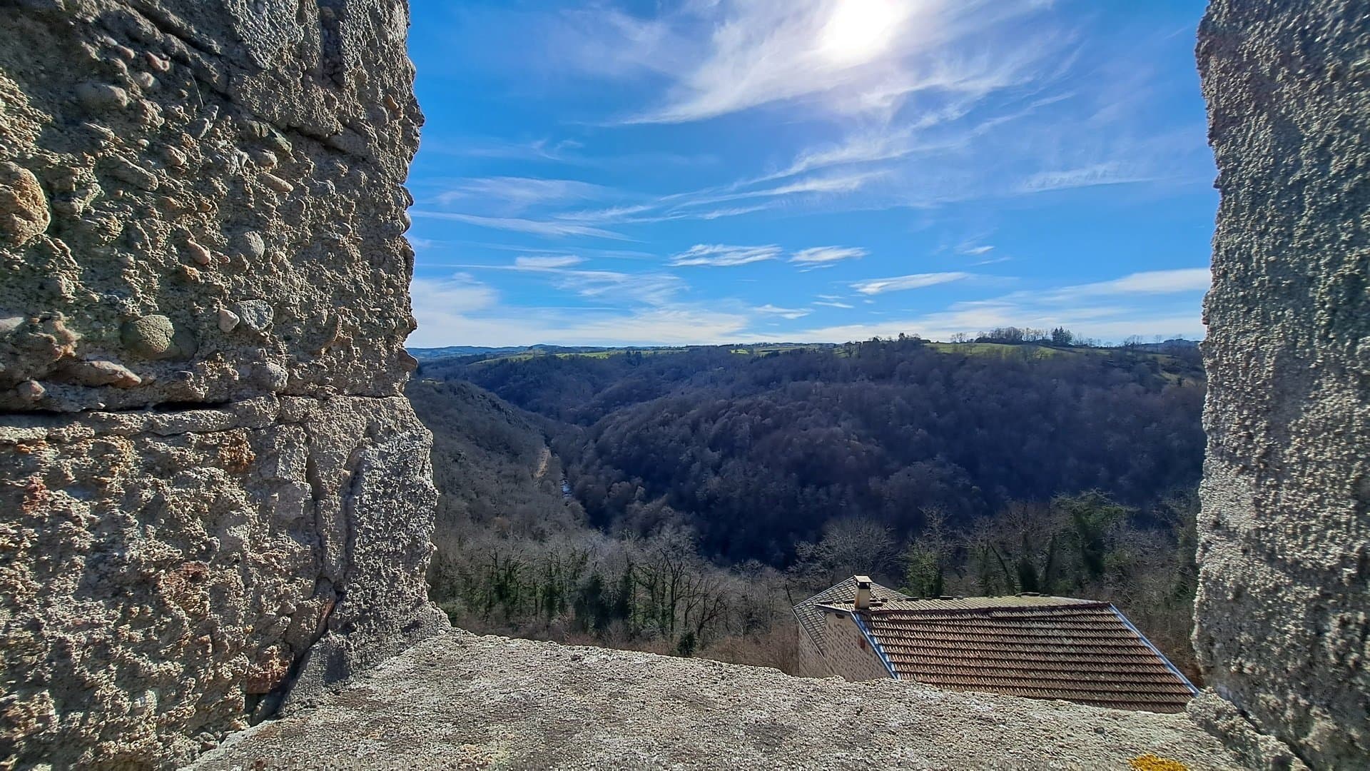 Historic Castle With Stunning Views And Renovated Interiors 5