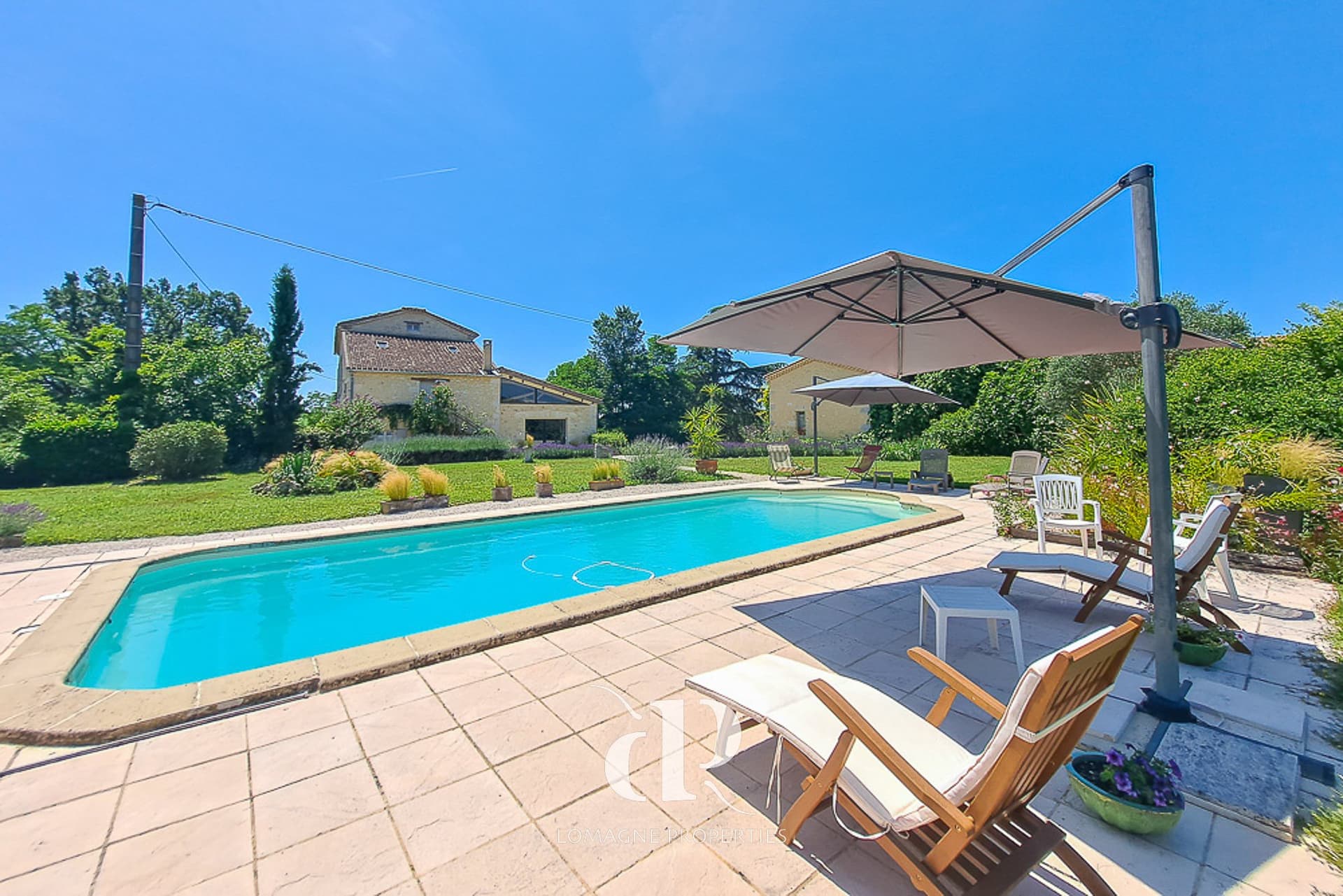 Charming Country Property With Swimming Pool And Expansive Grounds 4