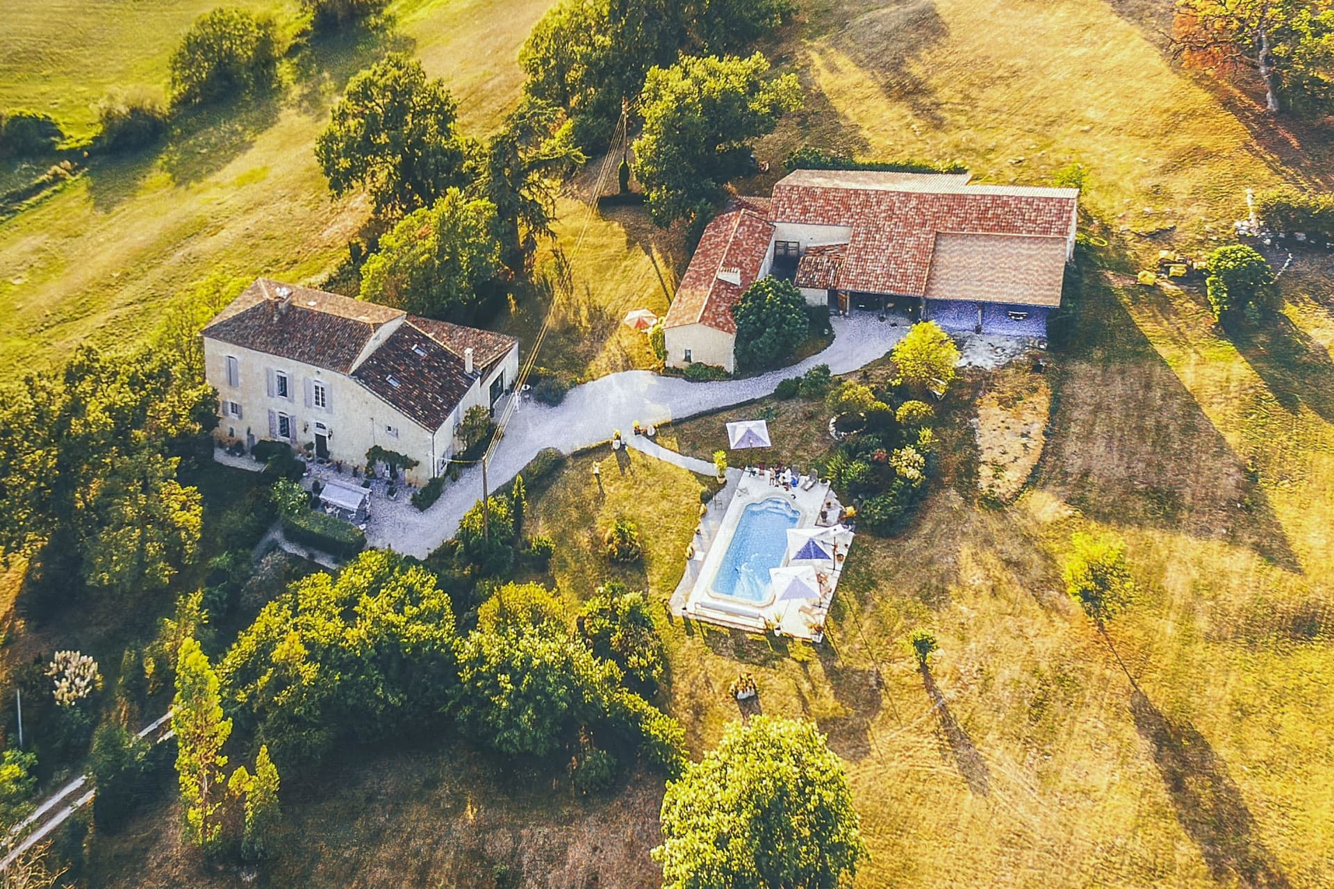 Charming Country Property With Swimming Pool And Expansive Grounds 5
