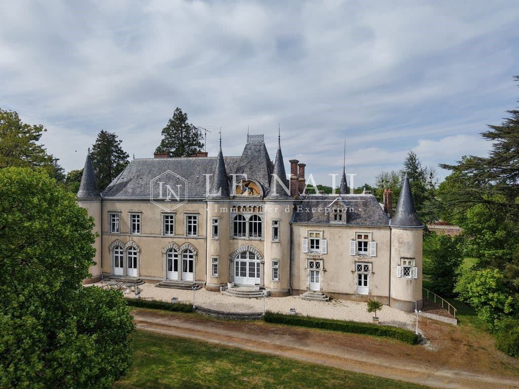 Imposing 20th Century Château With 10 Bedrooms And Beautifully Landscaped Park — Château for sale in Mayenne, France