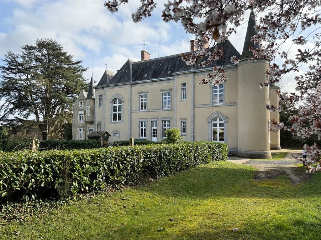 Imposing 20th Century Château With 10 Bedrooms And Beautifully Landscaped Park 2