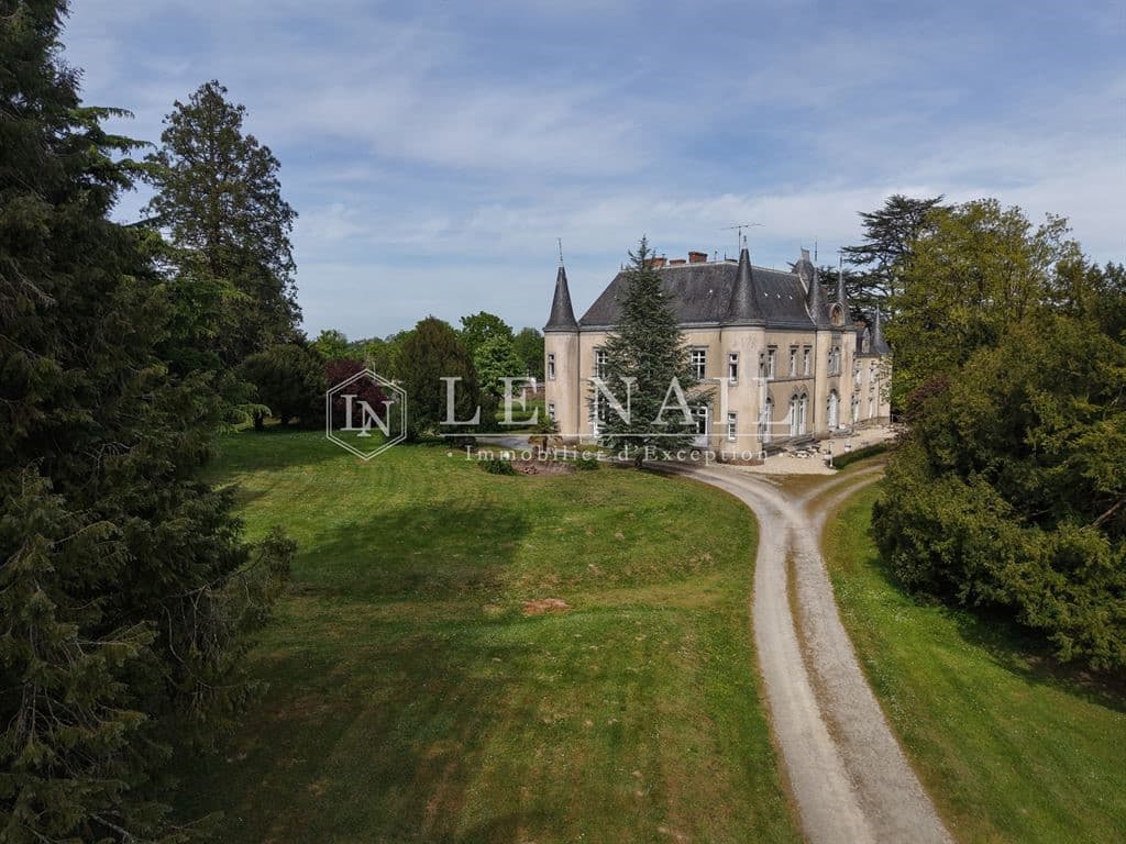 Imposing 20th Century Château With 10 Bedrooms And Beautifully Landscaped Park 3