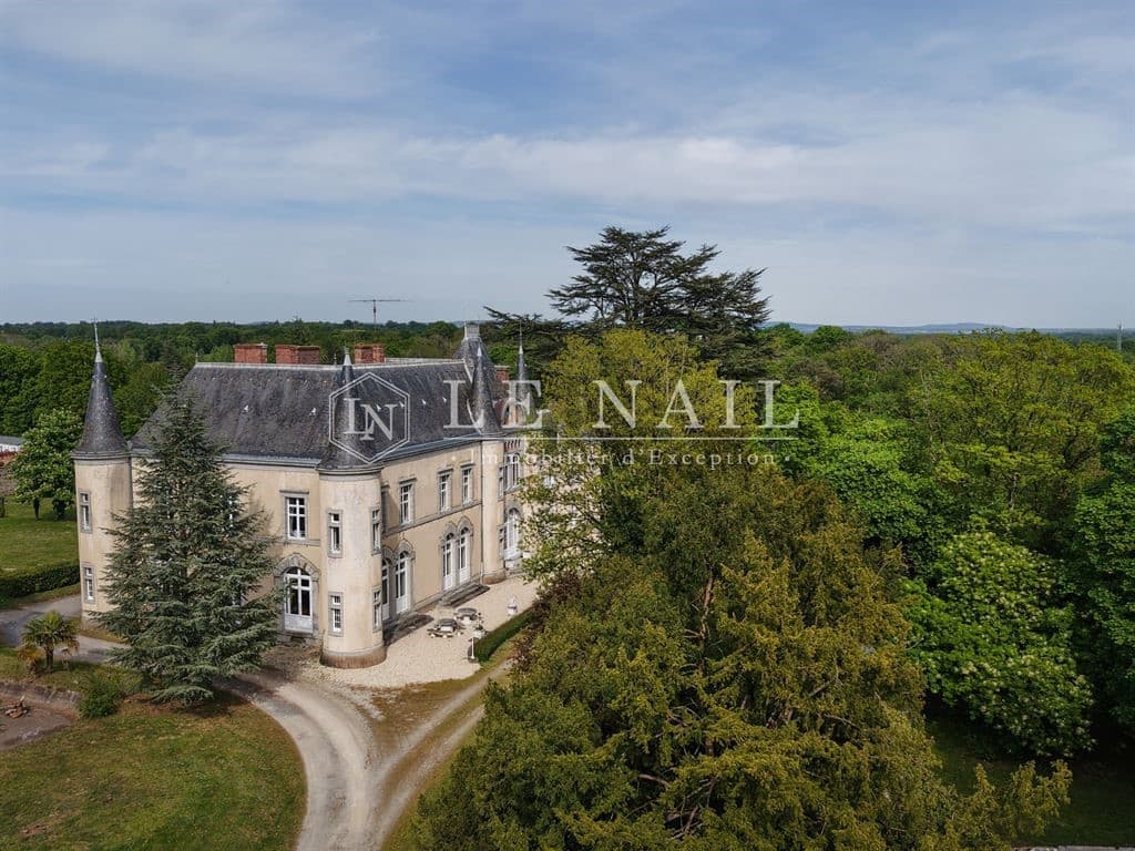 Imposing 20th Century Château With 10 Bedrooms And Beautifully Landscaped Park 4