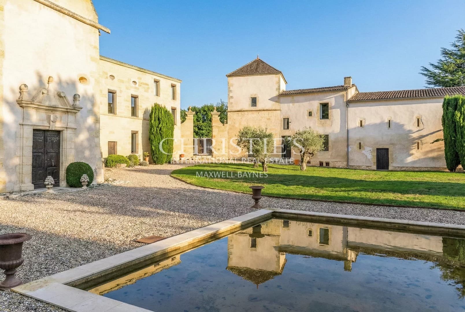 Elegant Château With 6 Bedrooms And Swimming Pool Near Bordeaux 2