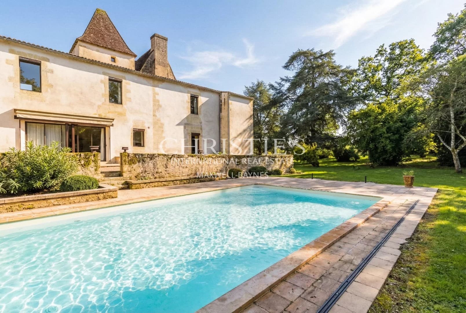 Elegant Château With 6 Bedrooms And Swimming Pool Near Bordeaux 3