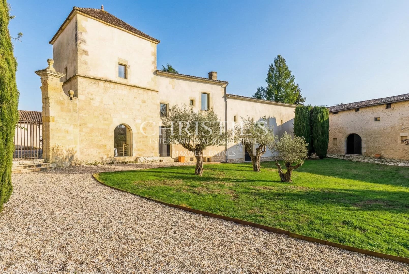 Elegant Château With 6 Bedrooms And Swimming Pool Near Bordeaux 5