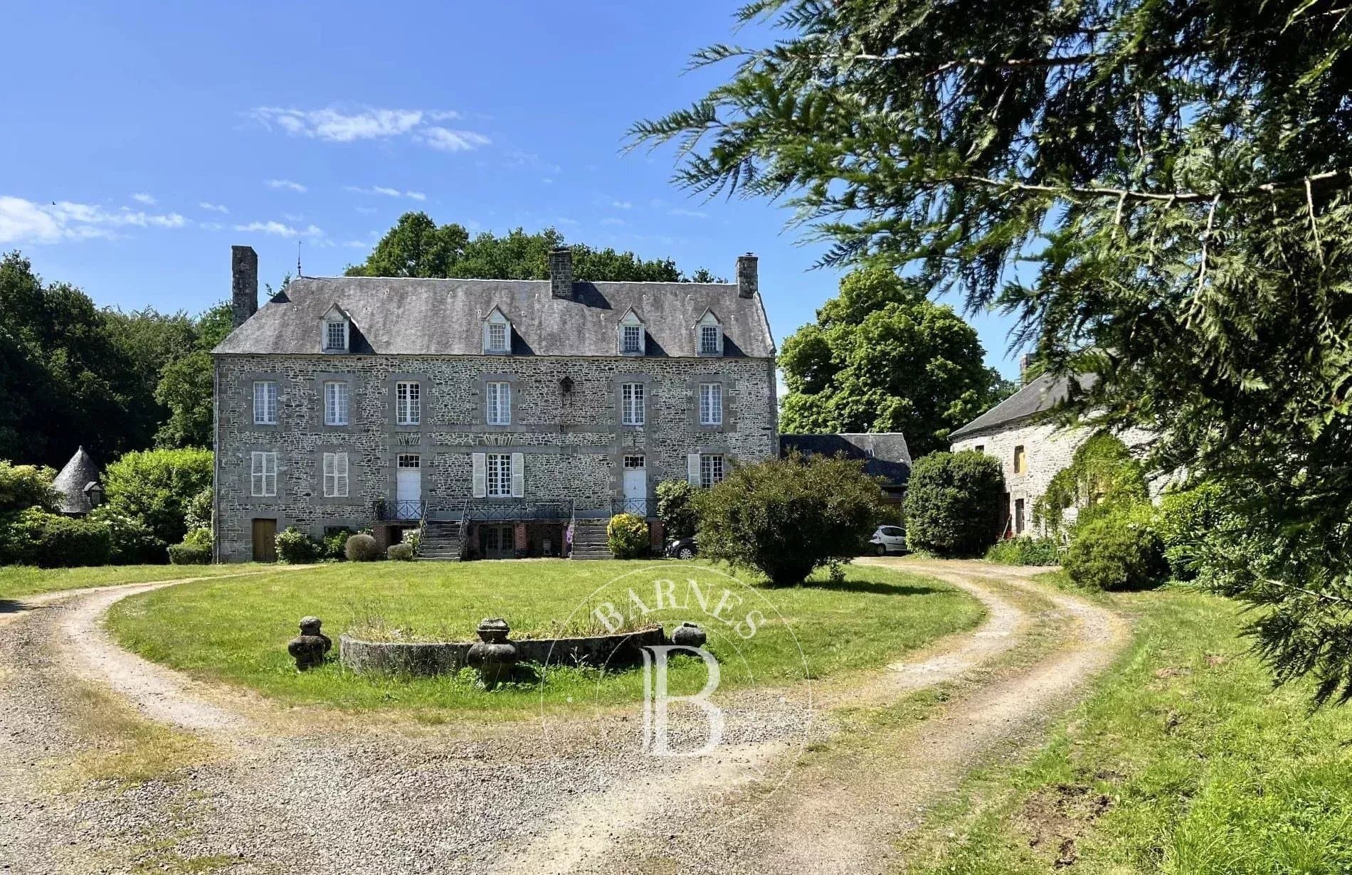 Elegant 18th Century Château With Park And Renovation Potential — Château for sale in Normandie, France