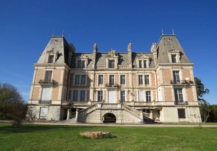 Exceptional 19th Century Castle Set Within 68 Hectares of Parkland 2