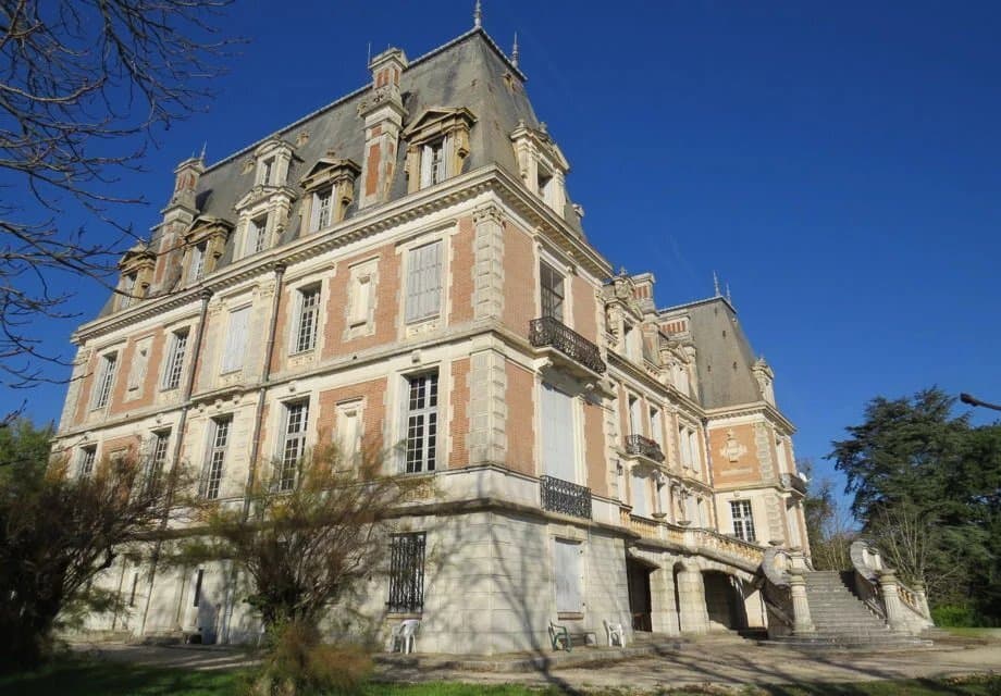 Exceptional 19th Century Castle Set Within 68 Hectares of Parkland 3