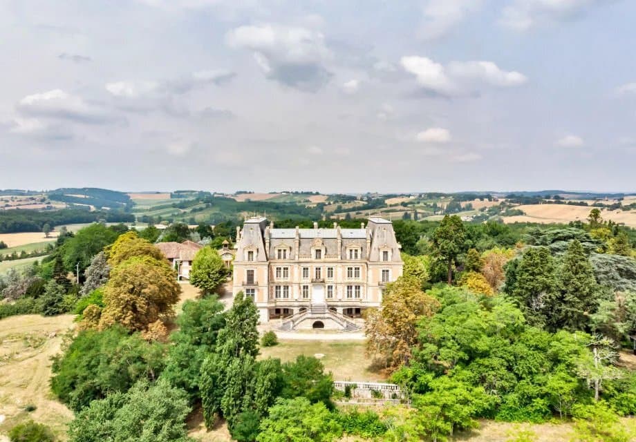 Exceptional 19th Century Castle Set Within 68 Hectares of Parkland 4