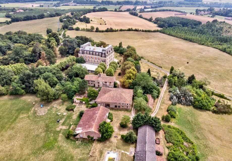 Exceptional 19th Century Castle Set Within 68 Hectares of Parkland 5