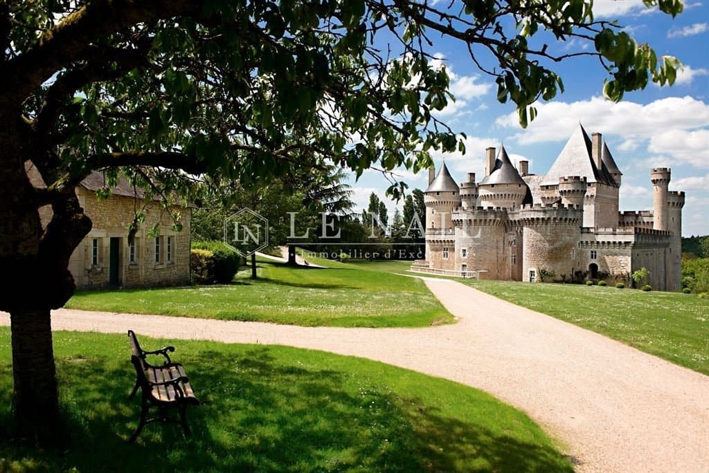 Remarkable 15th Century Castle With Extensive Grounds And 21 Bedrooms 3