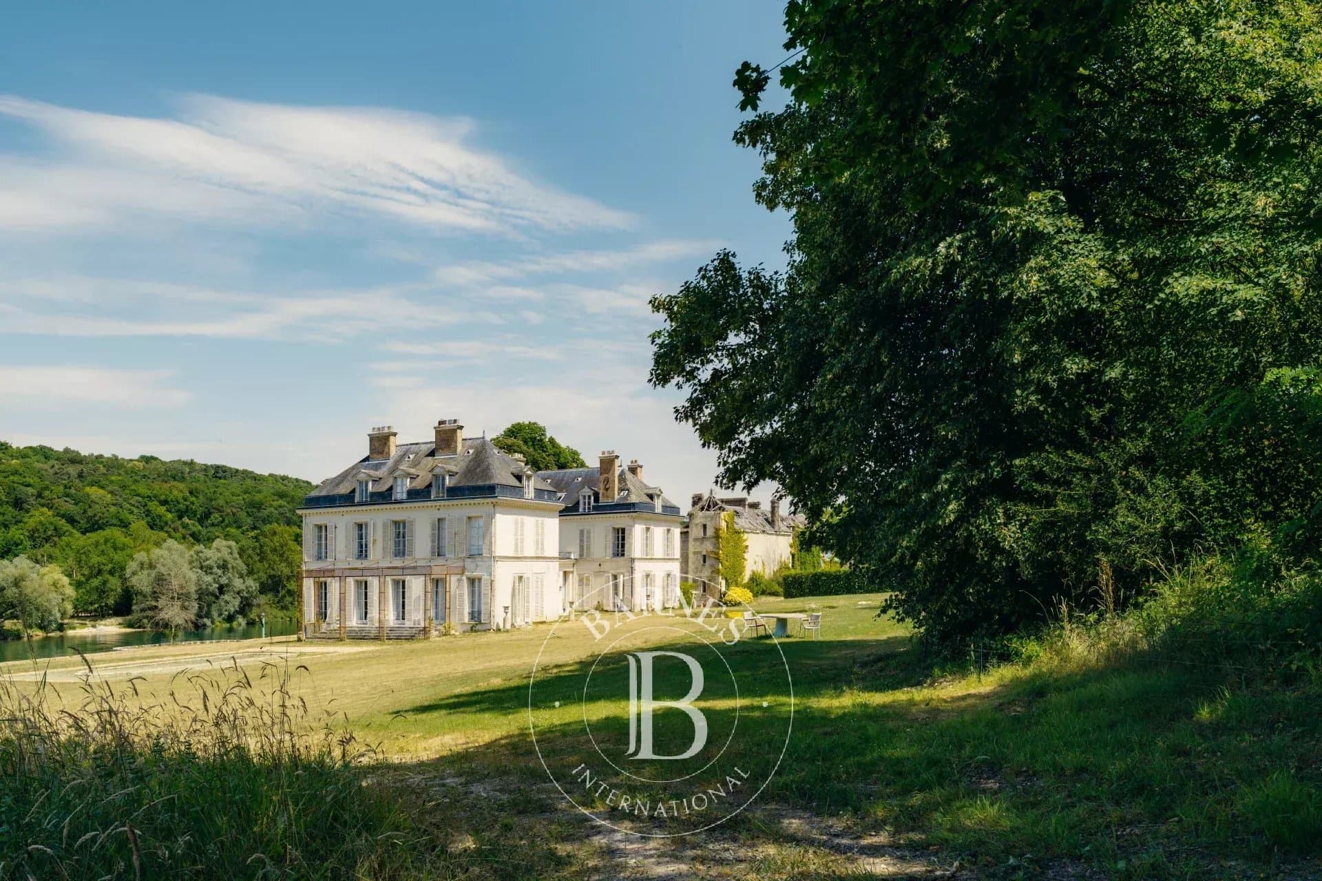 Exceptional 17th Century Château With 30 Hectares And Stunning Views 3
