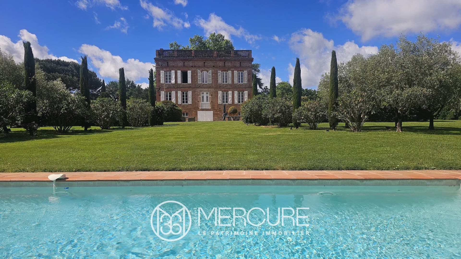 Elegant Mansion with Caretaker's House in a 2-Hectare Park