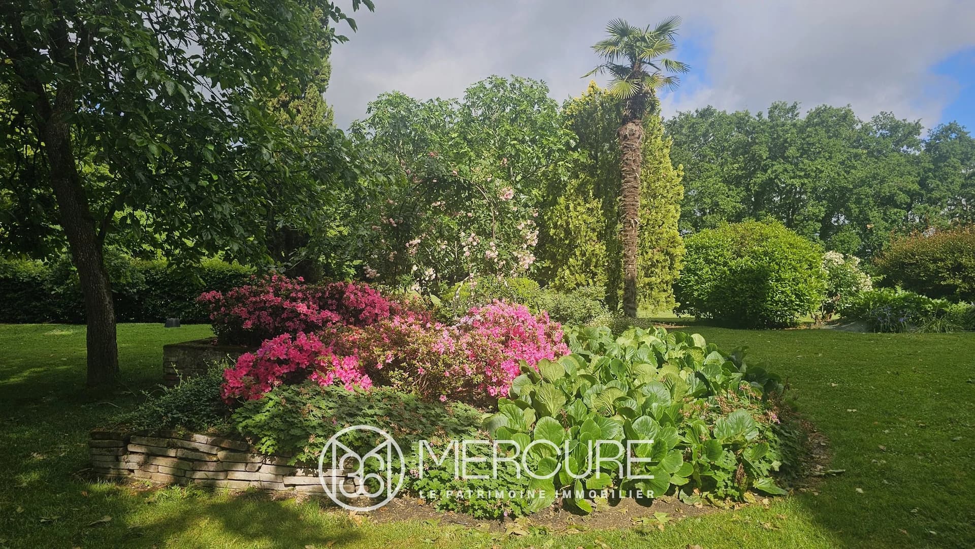 Elegant Mansion with Caretaker's House in a 2-Hectare Park 5