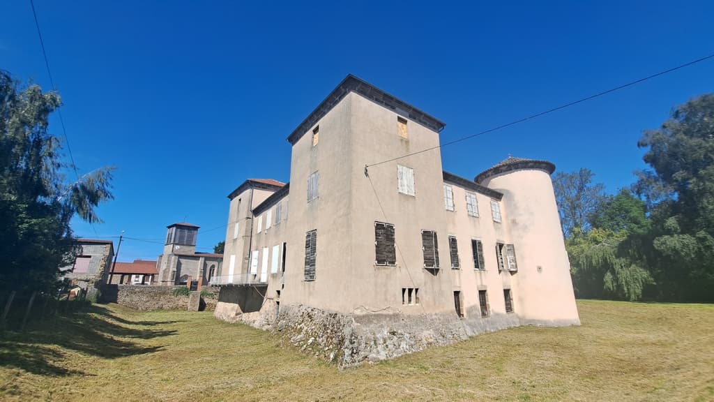 Charming 17th Century Castle with Balcony and Terrace 3