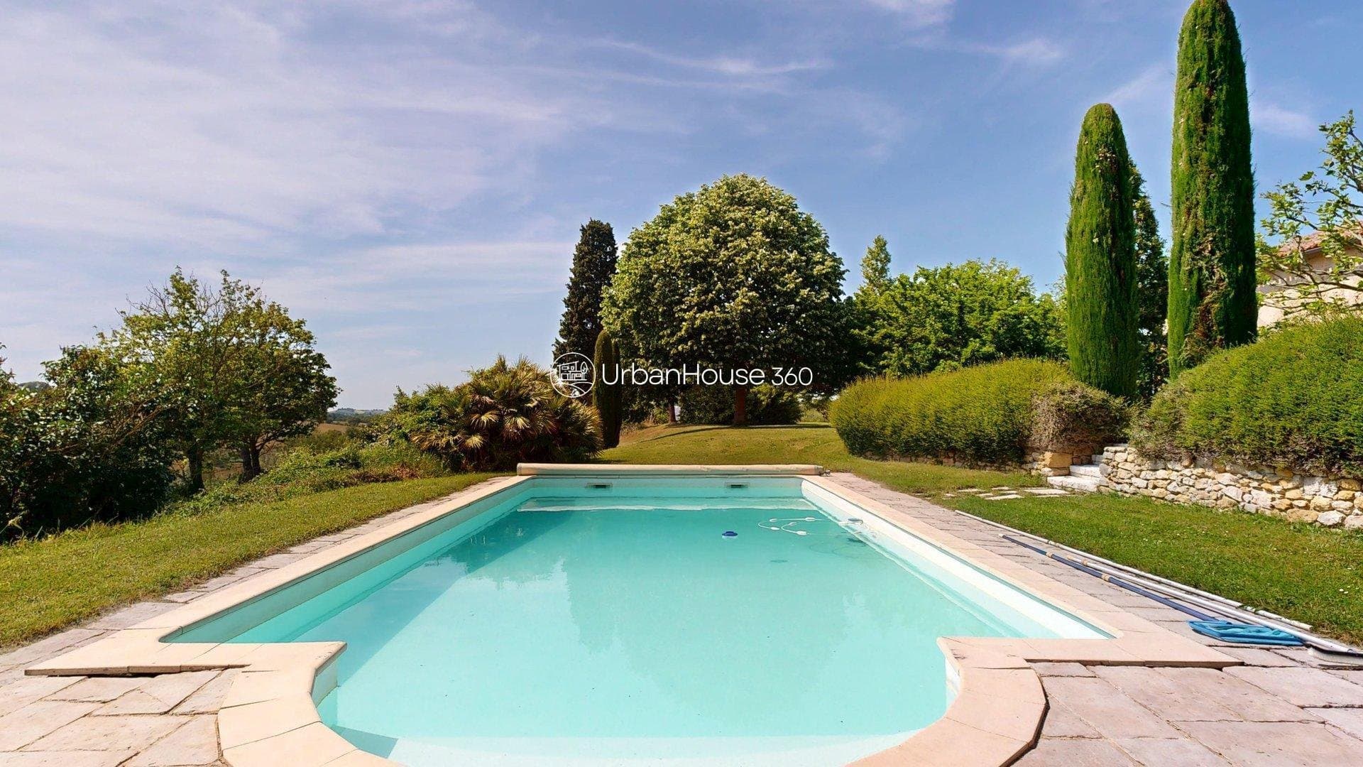 Charming 1850s Farmhouse With Pool And Wooded Park