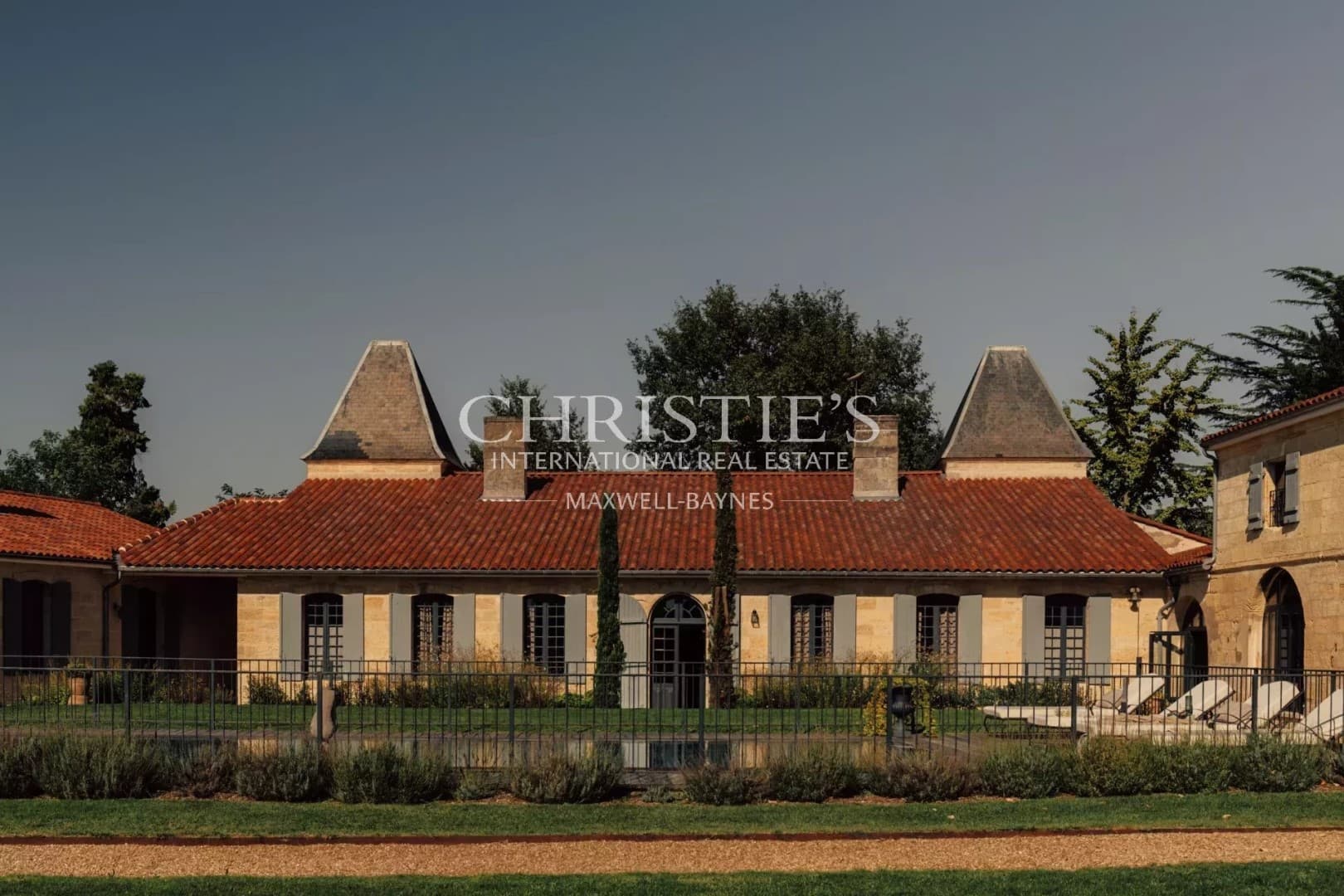 Elegant 18th Century Château With Infinity Pool And Equestrian Facilities — Château for sale in Bordeaux, France
