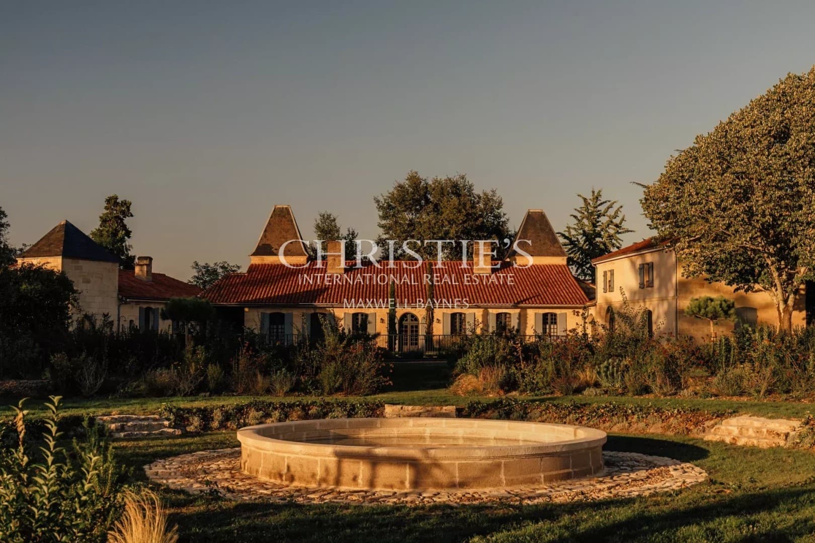 Elegant 18th Century Château With Infinity Pool And Equestrian Facilities 2