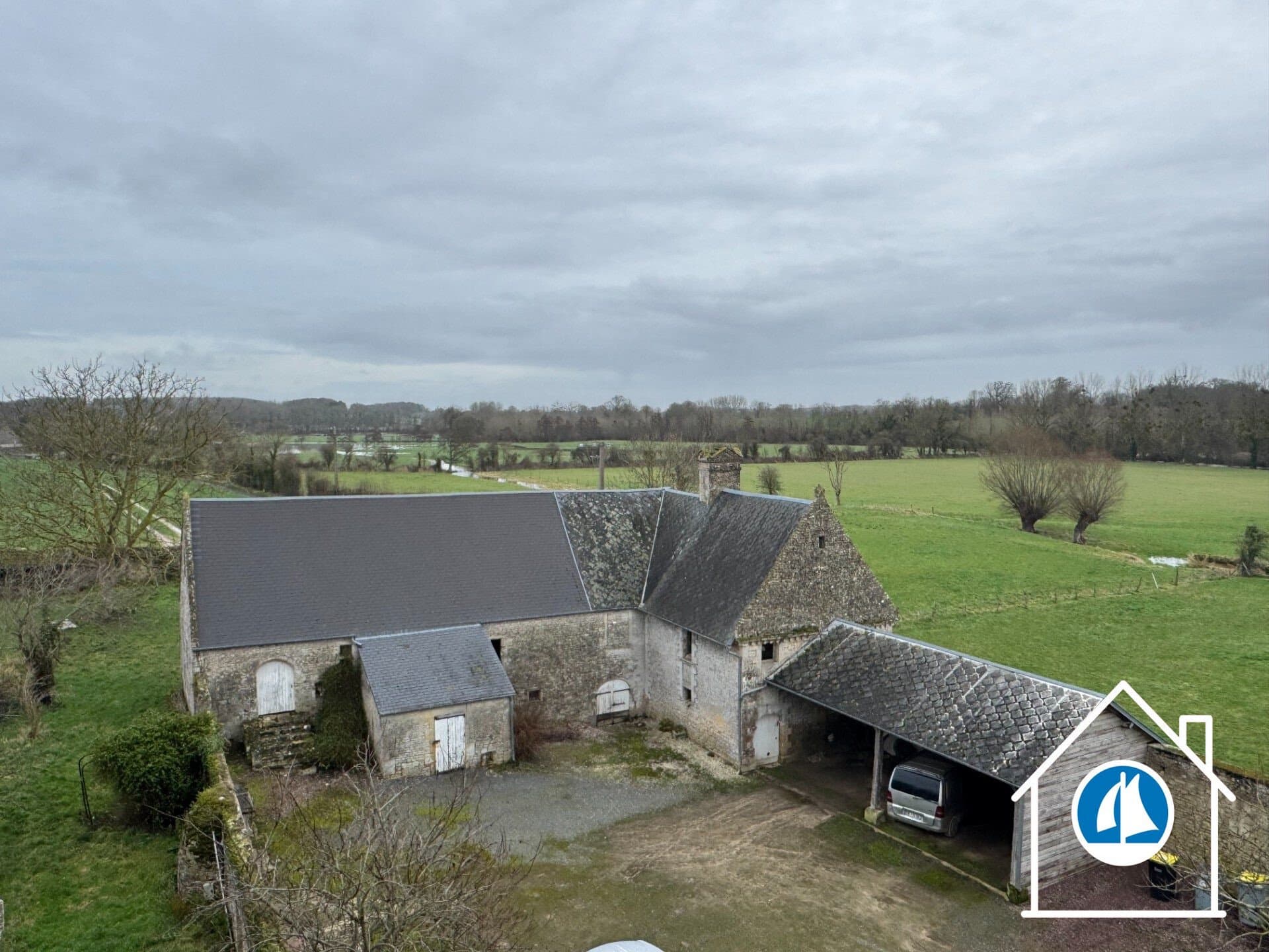Historic Château With 4 Bedrooms And Expansive Grounds
