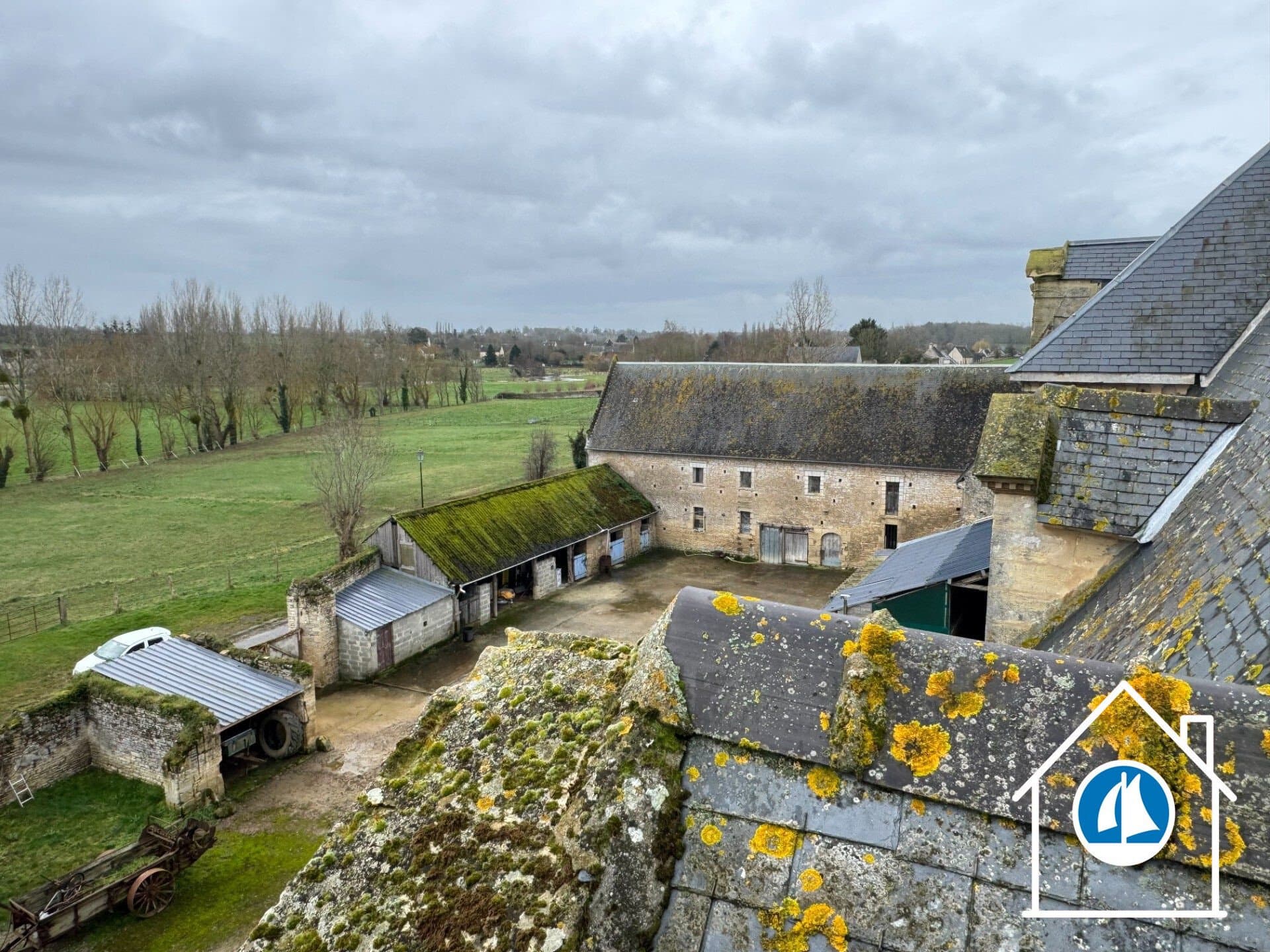 Historic Château With 4 Bedrooms And Expansive Grounds 2