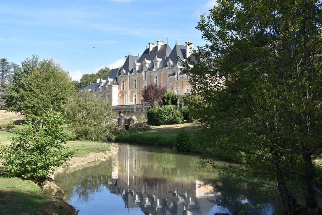 Elegant 19th Century Château With Extensive Grounds Near Poitiers 5