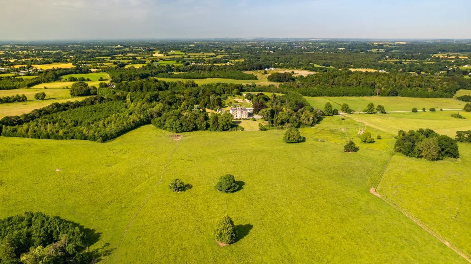 Exceptional Country Estate with Equestrian Facilities and 720 Acres 4