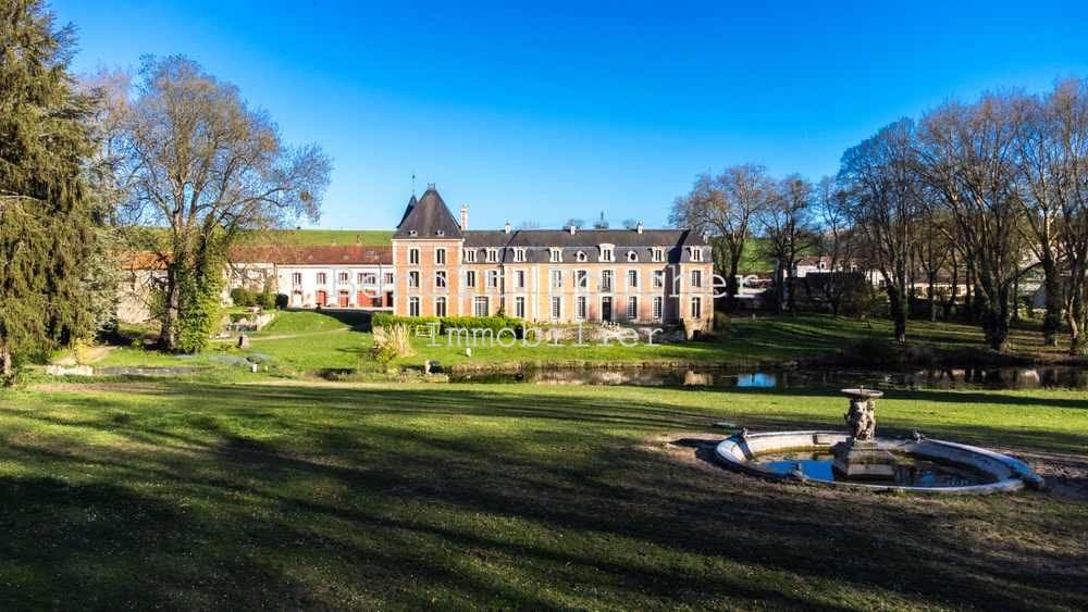 17th Century Château With Extensive Outbuildings Near Paris