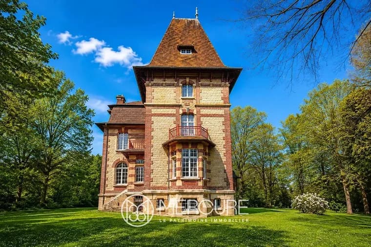 Renovated Château With 13 Bedrooms And 14,700m² Park 3