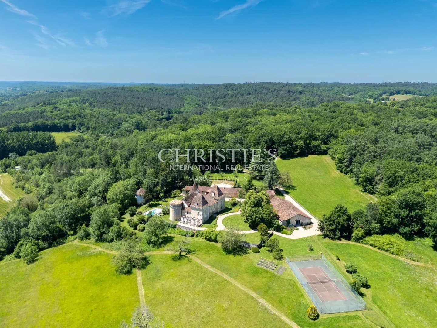 Magnificent Château With Extensive Grounds And Exceptional Renovations — Château for sale in France