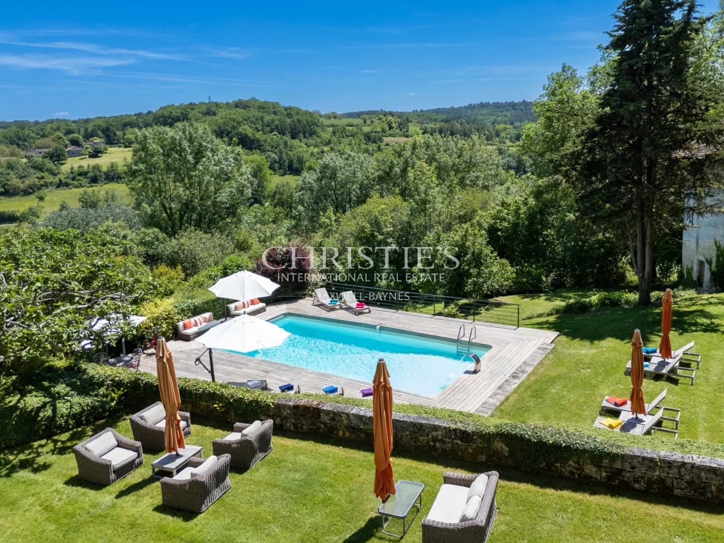 Magnificent Château With Extensive Grounds And Exceptional Renovations 5